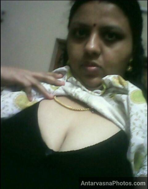 https://www.antarvasnaphotos2.com/wp-content/uploads/2022/04/busty-mallu-aunty-boobs-pics.jpg