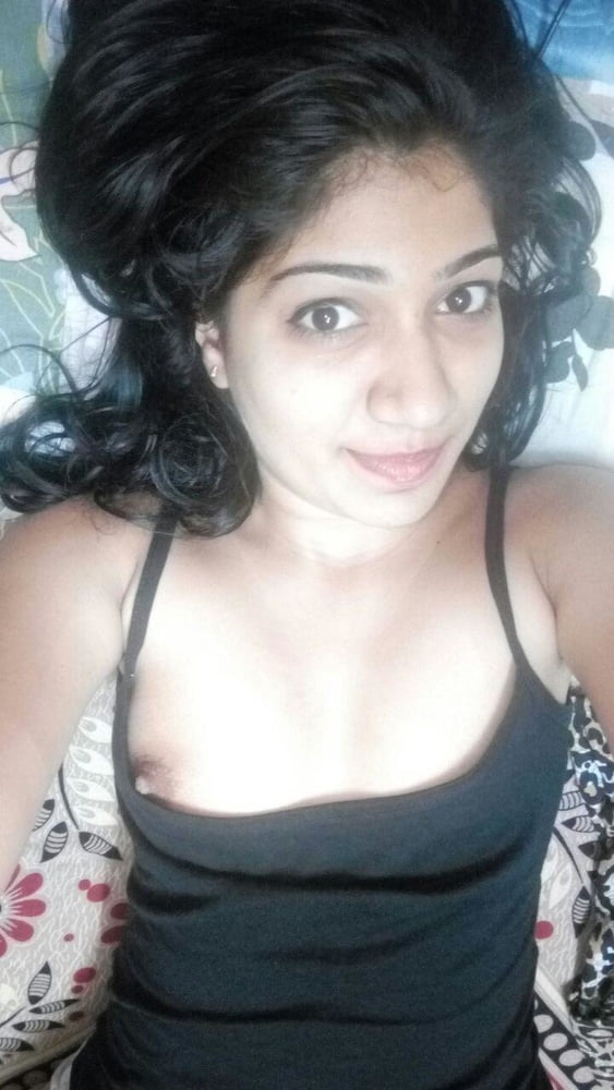 https://www.antarvasnaphotos2.com/wp-content/uploads/2022/04/desi-taking-her-nude-body-selfie.jpg