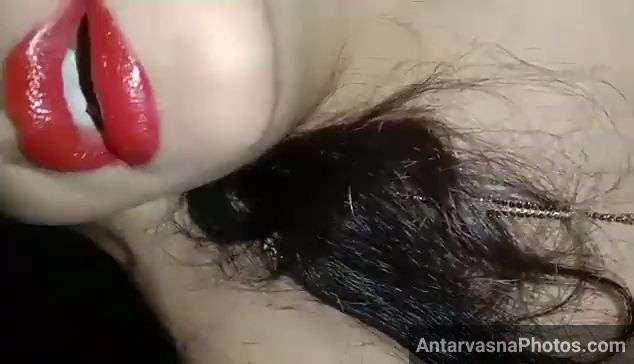 https://www.antarvasnaphotos2.com/wp-content/uploads/2022/04/indian-hot-bhabhi-lipstick.jpg