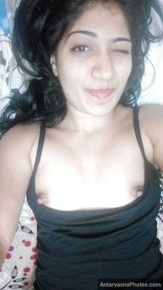 https://www.antarvasnaphotos2.com/wp-content/uploads/2022/04/juicy-boobs-desi-bhabhi-taking-her-nude-selfie.jpg