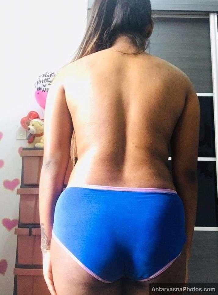 https://www.antarvasnaphotos2.com/wp-content/uploads/2022/05/Tharki-Desi-Wife-Ghar-Pe-Akeli-Nude-Selfies-10-1.jpg