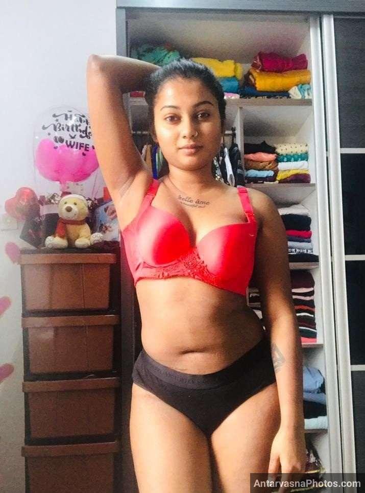 https://www.antarvasnaphotos2.com/wp-content/uploads/2022/05/Tharki-Desi-Wife-Ghar-Pe-Akeli-Nude-Selfies-11-1.jpg