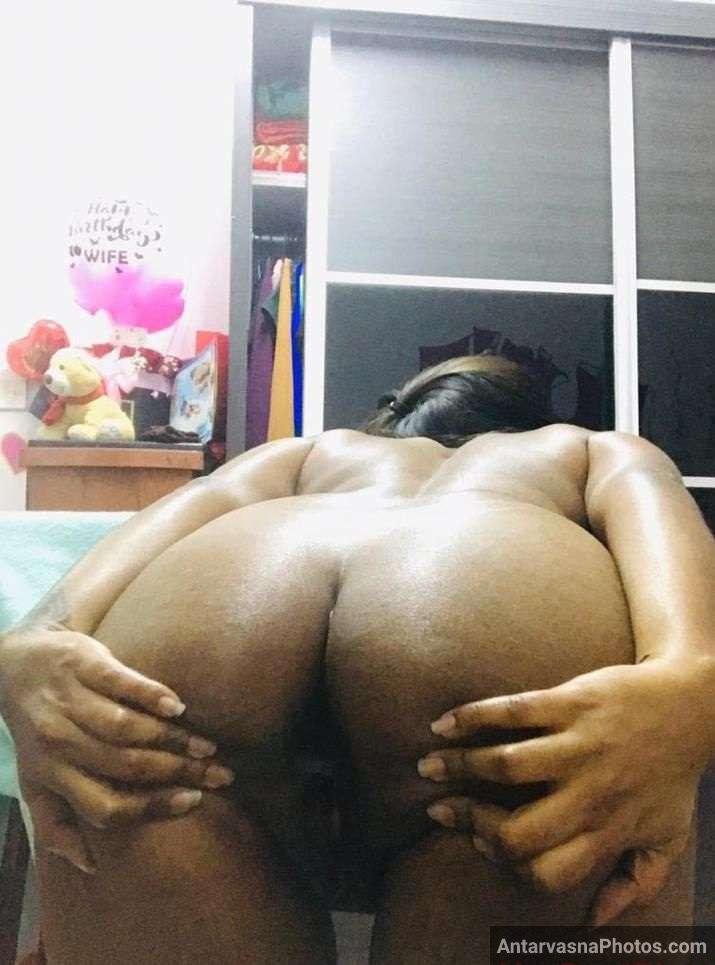 https://www.antarvasnaphotos2.com/wp-content/uploads/2022/05/Tharki-Desi-Wife-Ghar-Pe-Akeli-Nude-Selfies-6-1.jpg