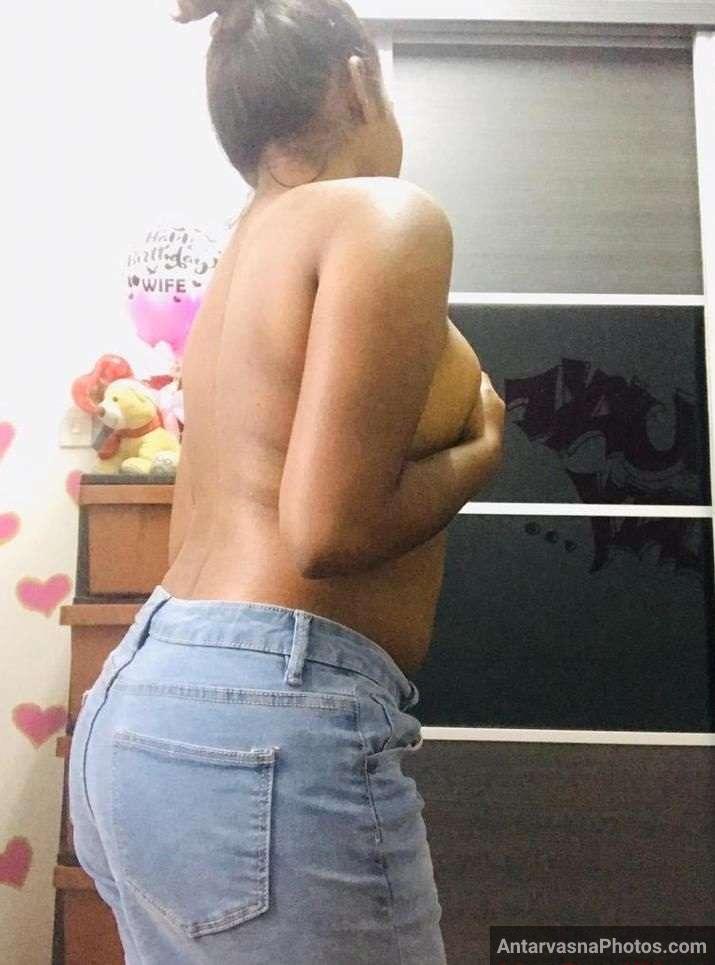 https://www.antarvasnaphotos2.com/wp-content/uploads/2022/05/Tharki-Desi-Wife-Ghar-Pe-Akeli-Nude-Selfies-8-1.jpg