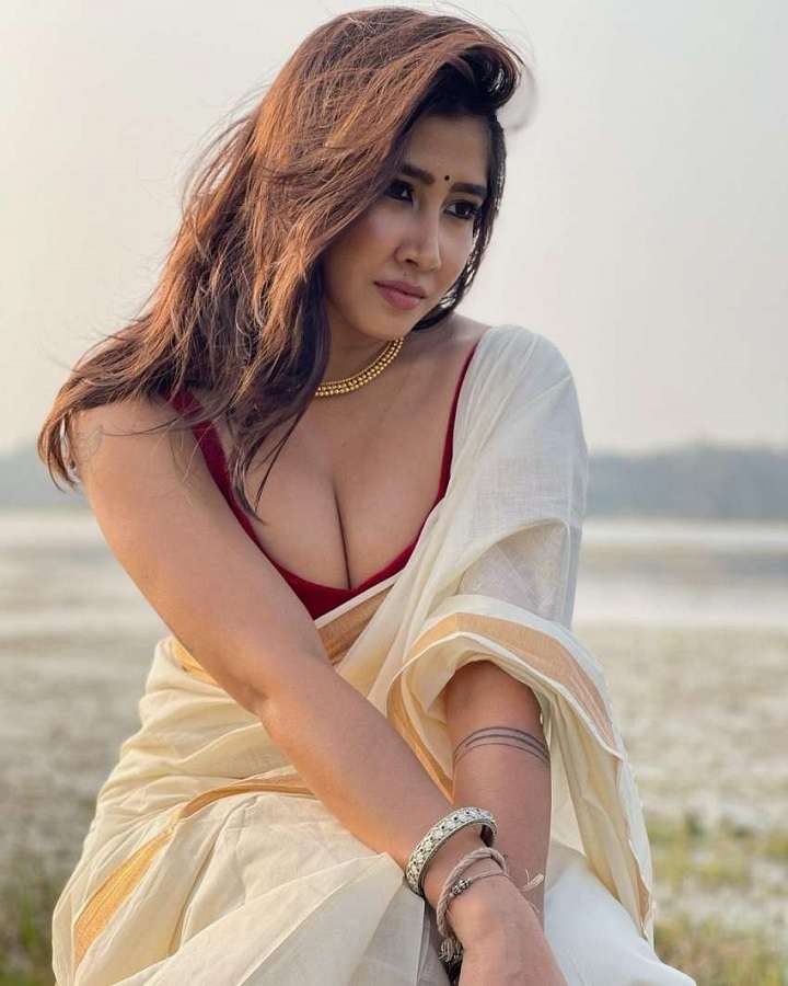 https://www.antarvasnaphotos2.com/wp-content/uploads/2022/05/cute-sofiya-ansari-hot-photo.jpg