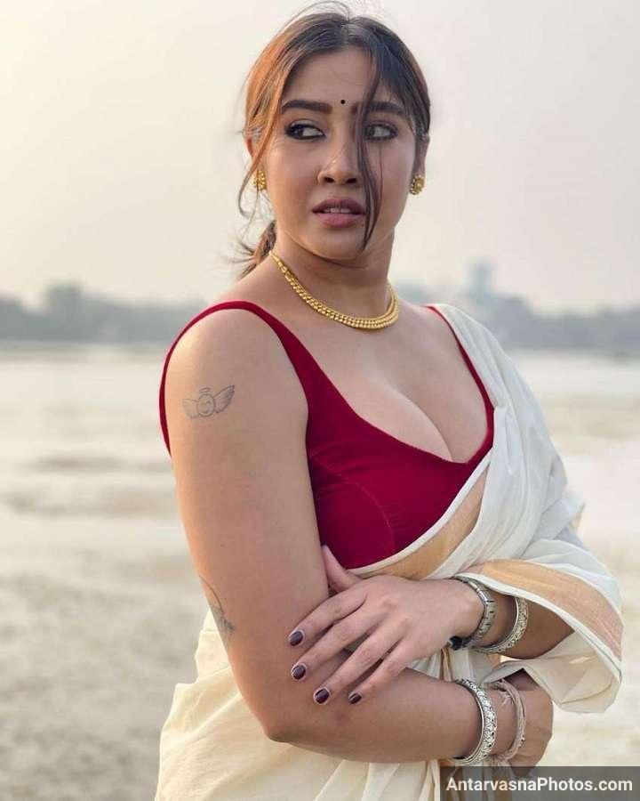 https://www.antarvasnaphotos2.com/wp-content/uploads/2022/05/saree-red-bra-sofiya-ansari.jpg