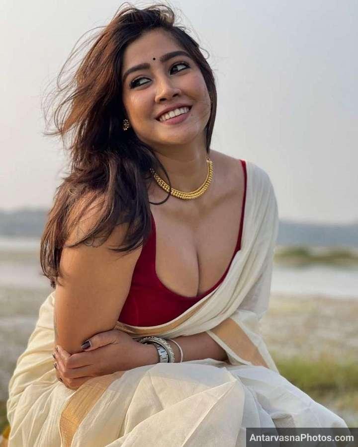 https://www.antarvasnaphotos2.com/wp-content/uploads/2022/05/sexy-sofiya-ansari-pics-.jpg