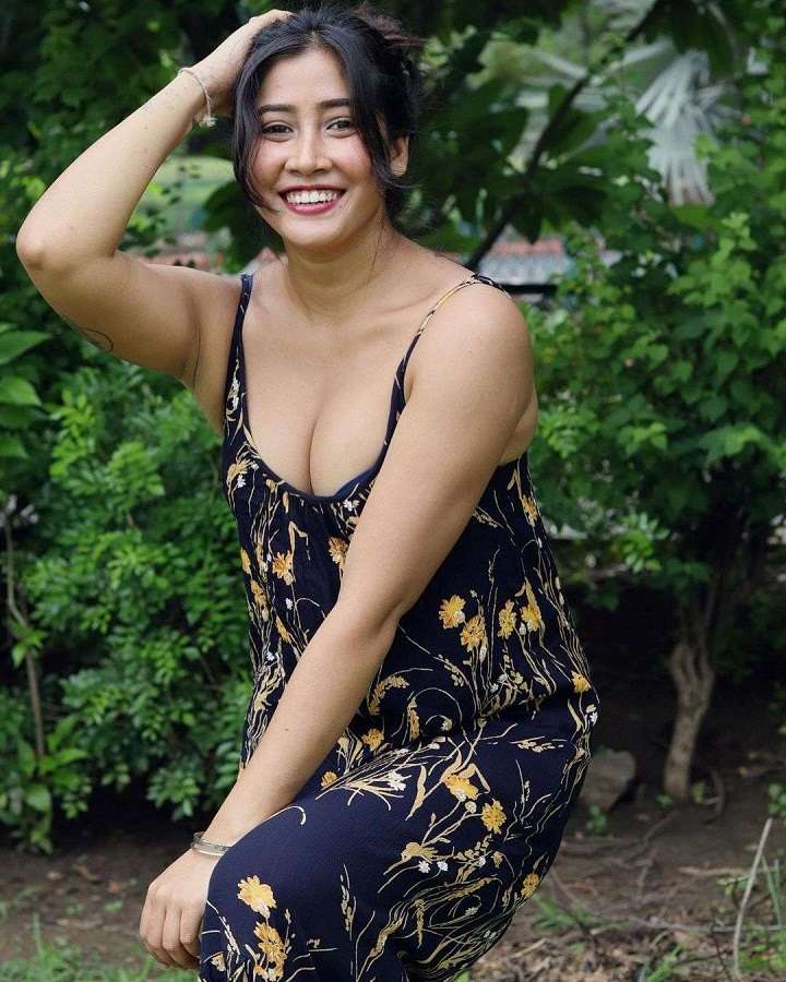 https://www.antarvasnaphotos2.com/wp-content/uploads/2022/05/sexy-sofiya-ansari-pics-12.jpg