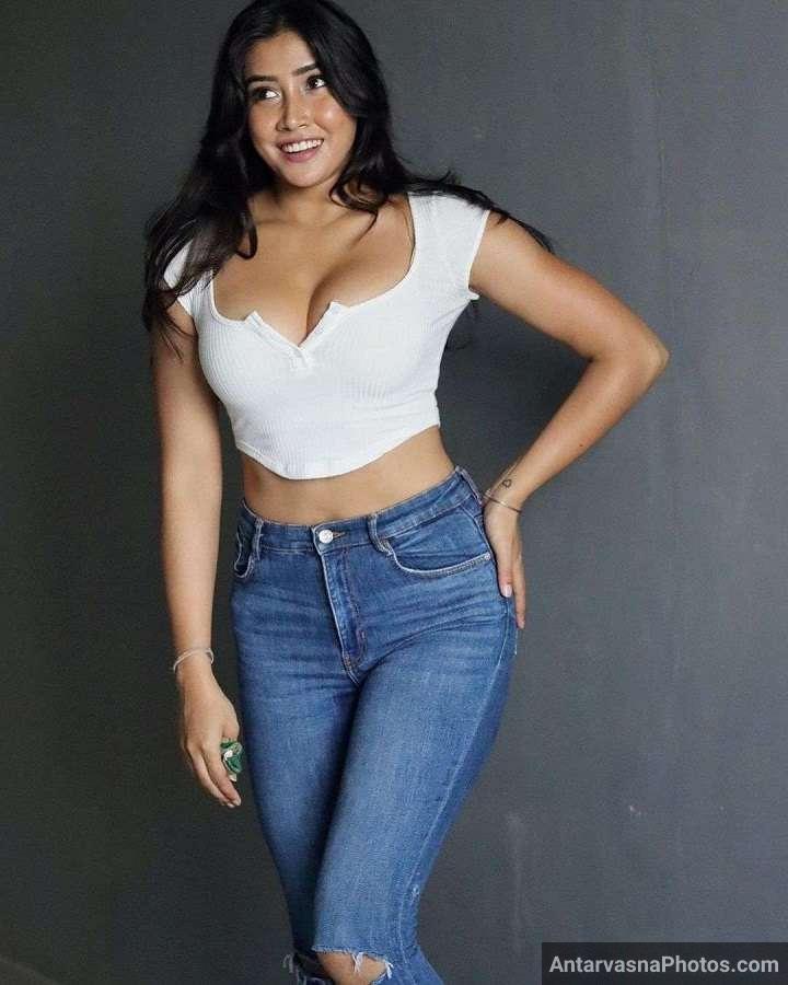 https://www.antarvasnaphotos2.com/wp-content/uploads/2022/05/sexy-sofiya-ansari-pics-5.jpg