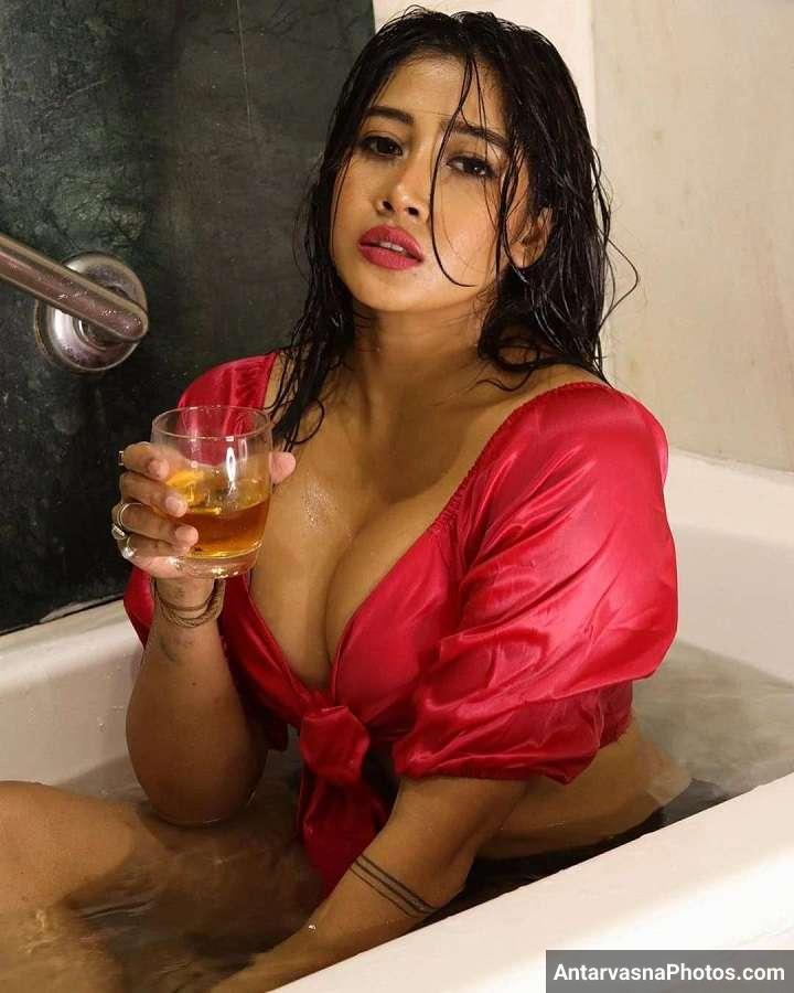 https://www.antarvasnaphotos2.com/wp-content/uploads/2022/05/sofia-ansar-hot-pics-1.jpg