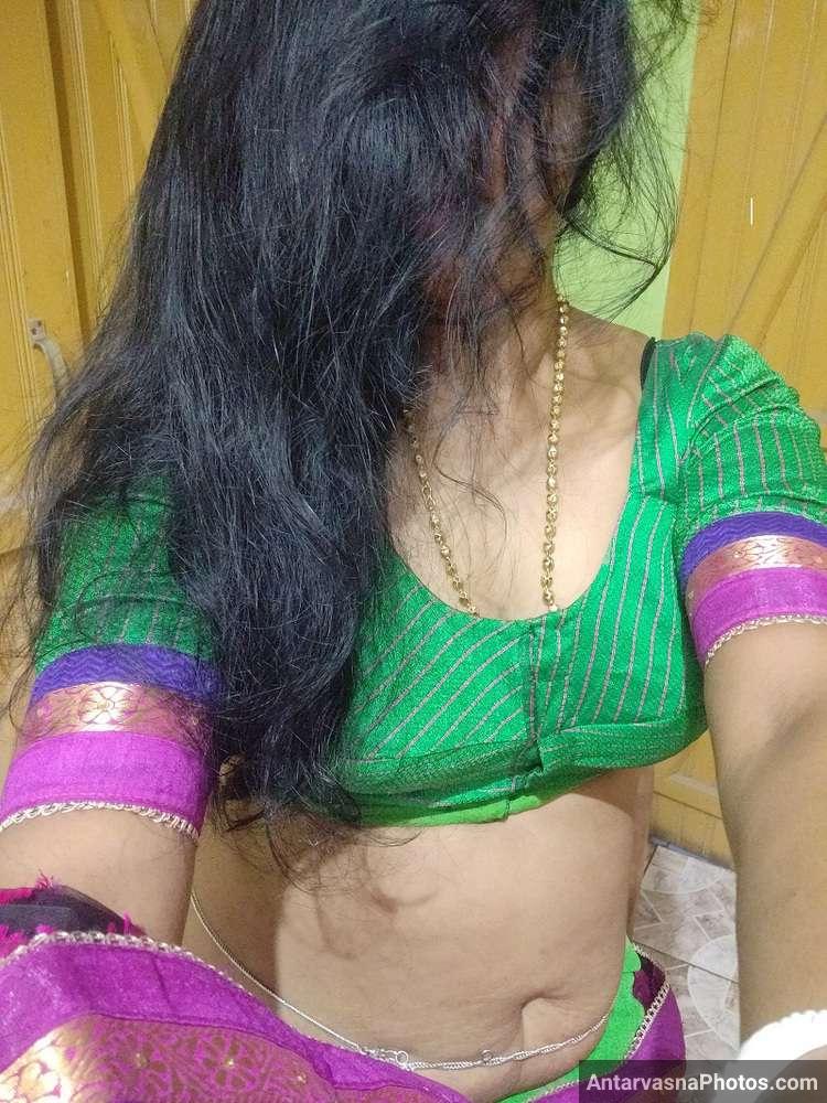 https://www.antarvasnaphotos2.com/wp-content/uploads/2022/06/village-hot-aunty-saree-strip-pics-2.jpg