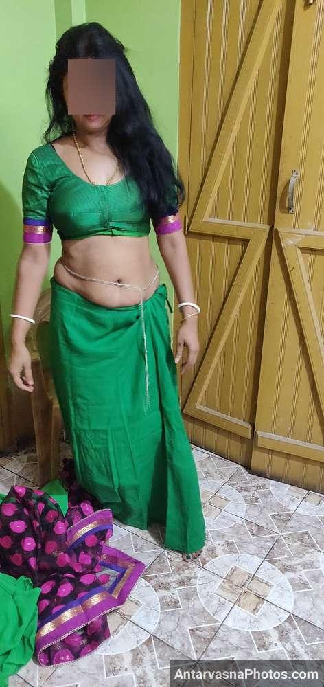 https://www.antarvasnaphotos2.com/wp-content/uploads/2022/06/village-hot-aunty-saree-strip-pics-5.jpg