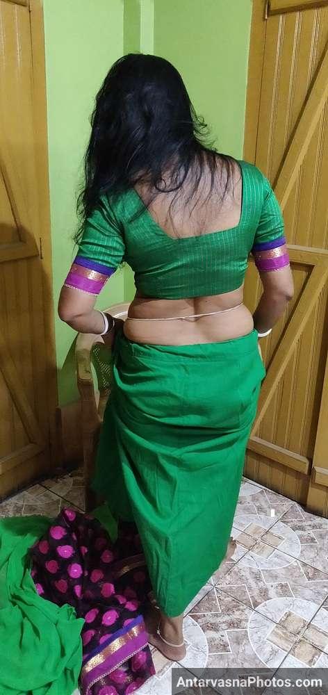 https://www.antarvasnaphotos2.com/wp-content/uploads/2022/06/village-hot-aunty-saree-strip-pics-6.jpg