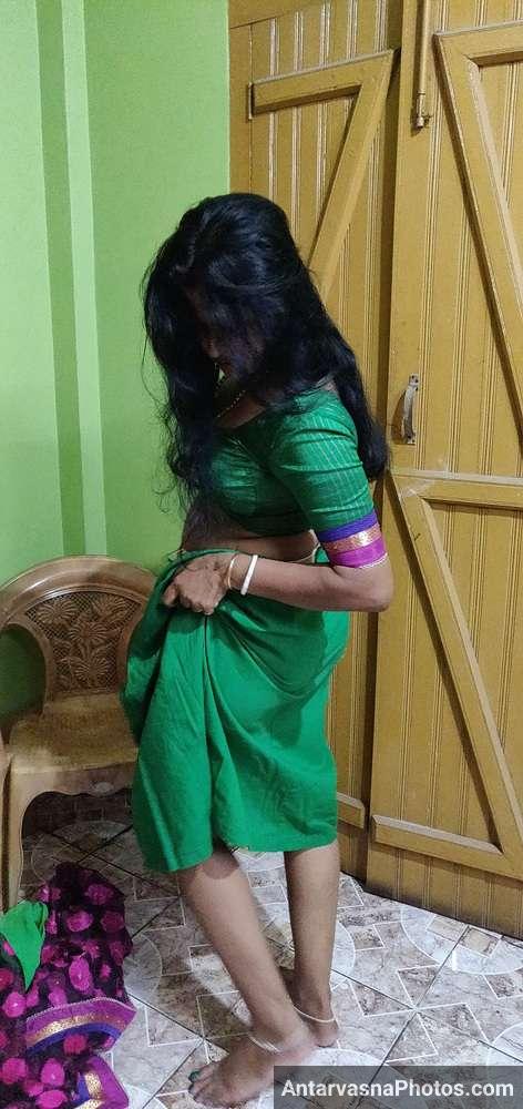 https://www.antarvasnaphotos2.com/wp-content/uploads/2022/06/village-hot-aunty-saree-strip-pics-7.jpg