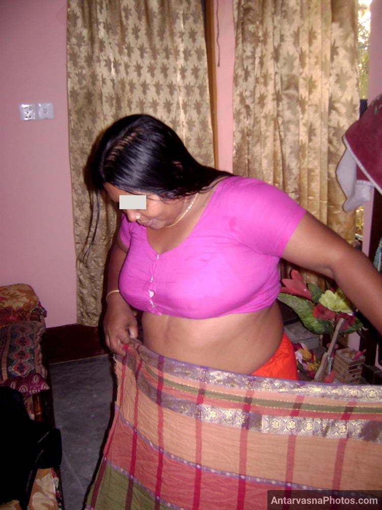 https://www.antarvasnaphotos2.com/wp-content/uploads/2022/07/South-indian-hot-aunty-blouse-8.jpg