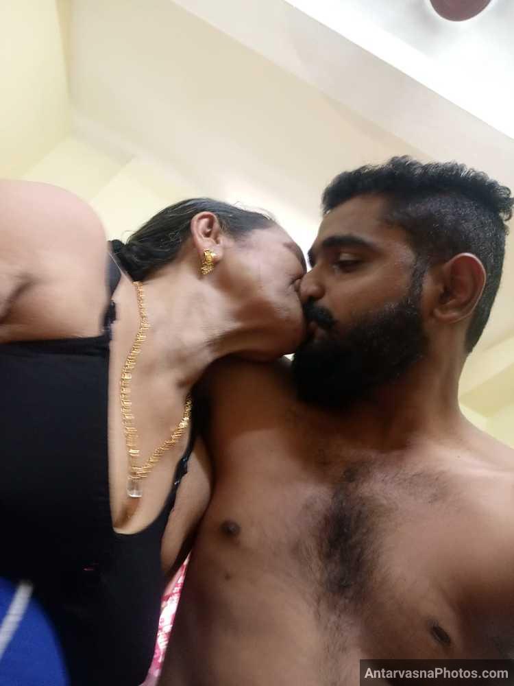 https://www.antarvasnaphotos2.com/wp-content/uploads/2022/07/indian-dadi-ki-romantic-photos.jpg