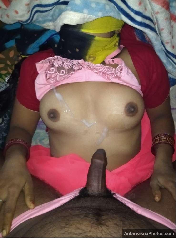 https://www.antarvasnaphotos2.com/wp-content/uploads/2022/08/bhabhi-ki-chuchi-par-maal-chhoda.jpg