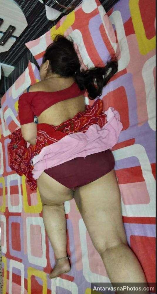 https://www.antarvasnaphotos2.com/wp-content/uploads/2022/08/desi-kamwali-bhabhi-hot-saree-pics-4.jpg