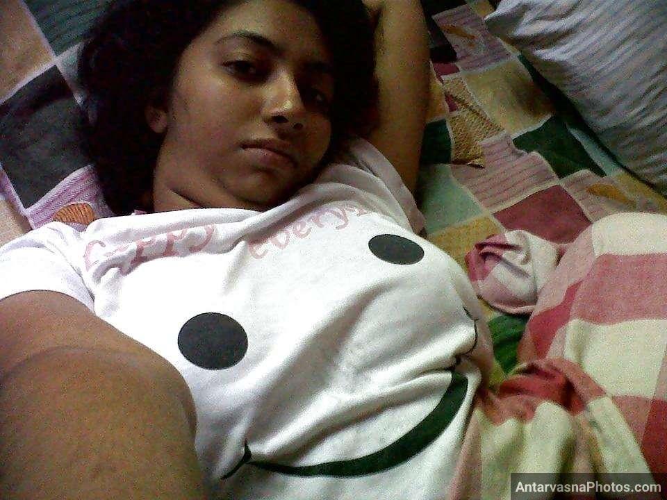 https://www.antarvasnaphotos2.com/wp-content/uploads/2022/09/sexy-kannada-bhabhi-nude-pics-12.jpg