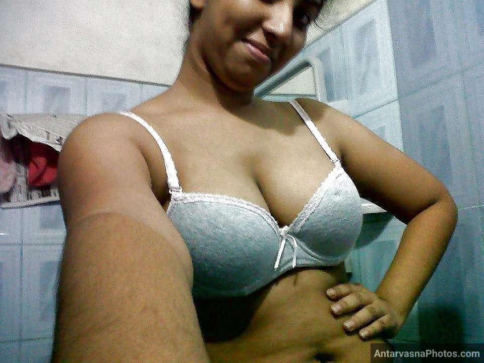 https://www.antarvasnaphotos2.com/wp-content/uploads/2022/09/sexy-kannada-bhabhi-nude-pics-21.jpg