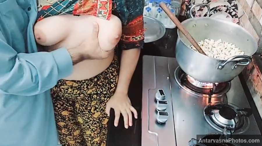 https://www.antarvasnaphotos2.com/wp-content/uploads/2022/10/big-boobs-pakistani-bhabhi-kitchen-sex.jpg