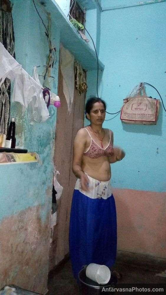 https://www.antarvasnaphotos2.com/wp-content/uploads/2022/10/chudwane-ke-lie-nude-hui-desi-village-randi.jpg