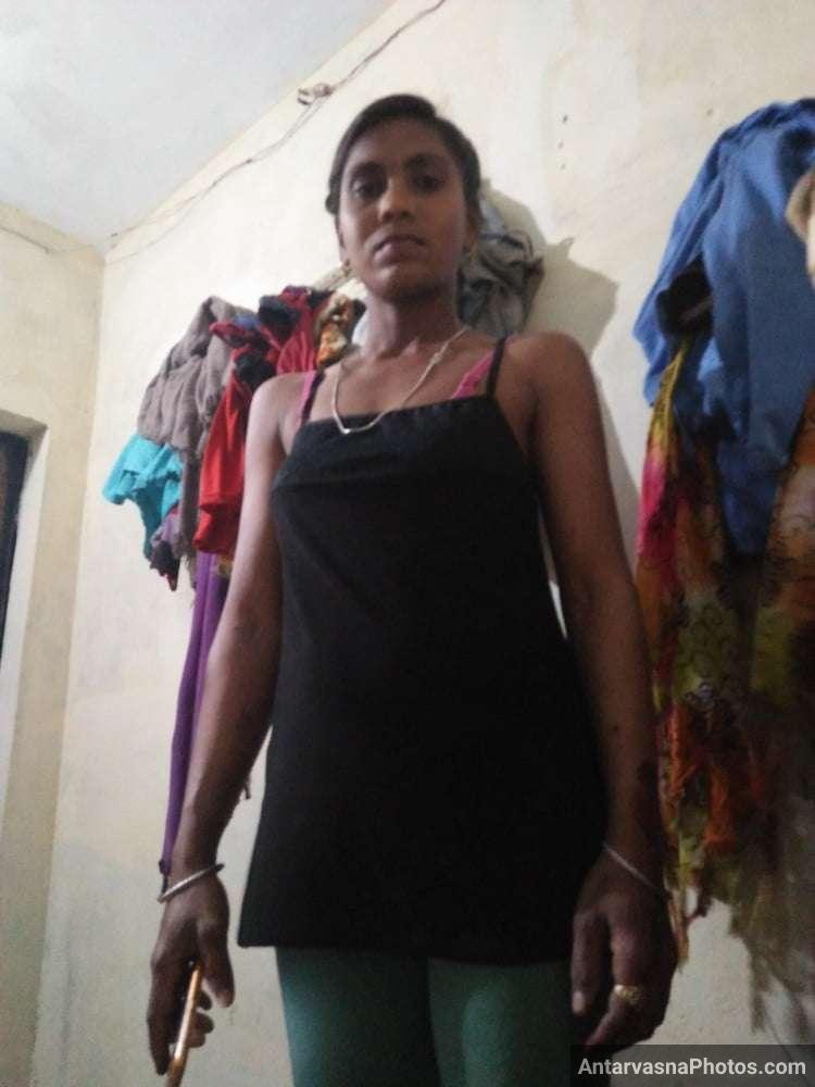 https://www.antarvasnaphotos2.com/wp-content/uploads/2022/11/gaanw-ki-chudakkad-bhabhi-pics.jpg