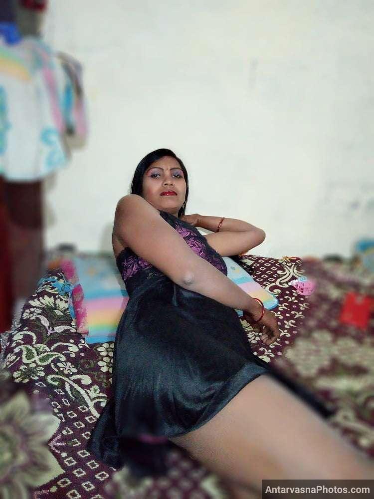 https://www.antarvasnaphotos2.com/wp-content/uploads/2022/11/gaanw-ki-desi-sexy-housewife.jpg