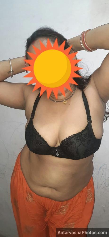 https://www.antarvasnaphotos2.com/wp-content/uploads/2022/11/hot-kannada-bhabhi-boobs-photos.jpg