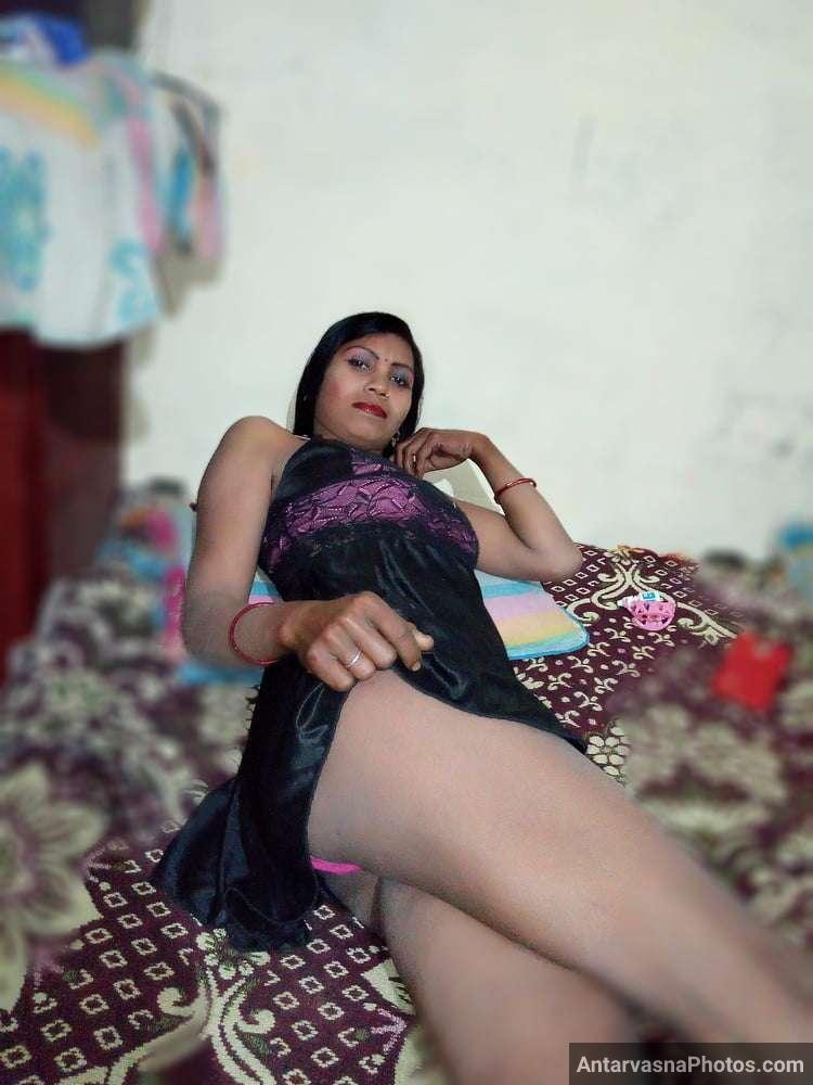 https://www.antarvasnaphotos2.com/wp-content/uploads/2022/11/makeup-wali-desi-housewife-pics.jpg