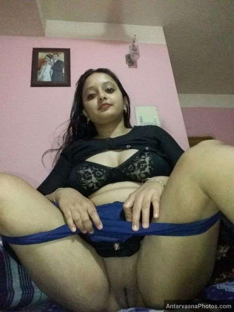 https://www.antarvasnaphotos2.com/wp-content/uploads/2022/12/chut-dikhati-hot-marwadi-lady.jpg