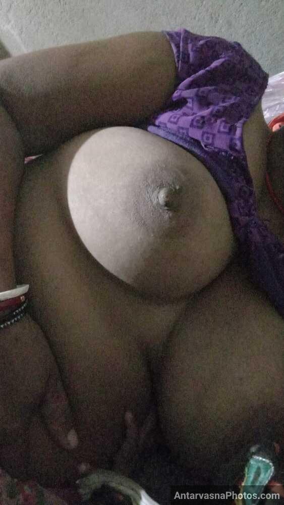 https://www.antarvasnaphotos2.com/wp-content/uploads/2023/01/chudakkad-punjabi-aunty-hot-boobs-image.jpg