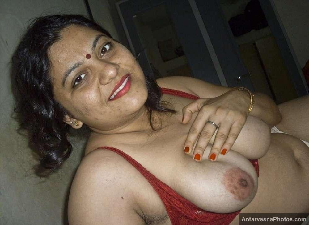 https://www.antarvasnaphotos2.com/wp-content/uploads/2023/02/busty-desi-chachi-nude-sex-photos-9.jpg