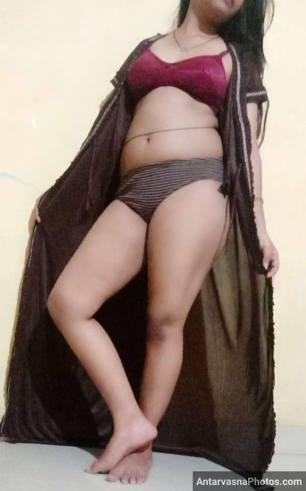 https://www.antarvasnaphotos2.com/wp-content/uploads/2023/03/brown-night-gown-hot-desi-wife-pics-3.jpg