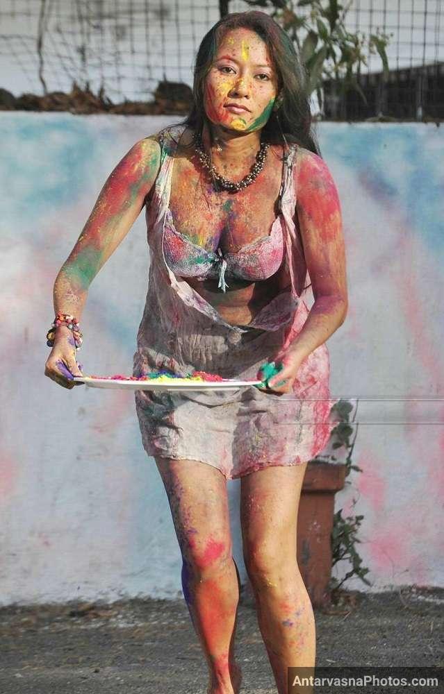 https://www.antarvasnaphotos2.com/wp-content/uploads/2023/03/desi-maal-cleavage-holi-pics.jpg