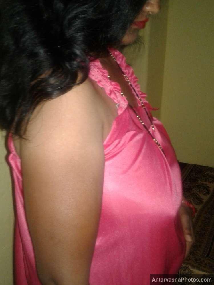 https://www.antarvasnaphotos2.com/wp-content/uploads/2023/03/desi-mom-nighty-hot-sex-photos-2.jpg