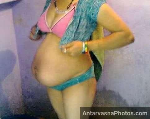 https://www.antarvasnaphotos2.com/wp-content/uploads/2023/03/desi-rajasthani-aunty-hot-bathrom-photos-1.jpg