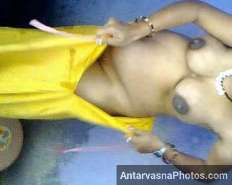 https://www.antarvasnaphotos2.com/wp-content/uploads/2023/03/desi-rajasthani-aunty-hot-bathrom-photos-3.jpg