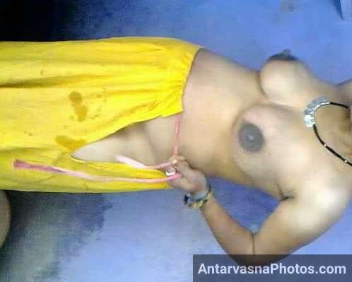 https://www.antarvasnaphotos2.com/wp-content/uploads/2023/03/desi-rajasthani-aunty-hot-bathrom-photos-7.jpg