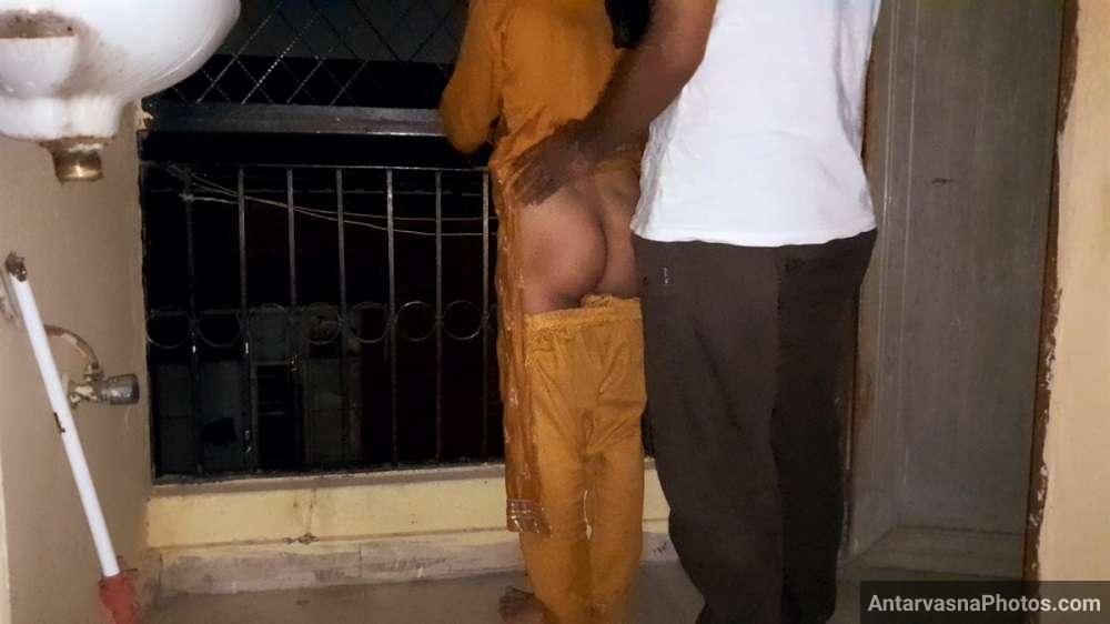 https://www.antarvasnaphotos2.com/wp-content/uploads/2023/03/hot-indian-couple-balcony-sex-pics-1.jpg