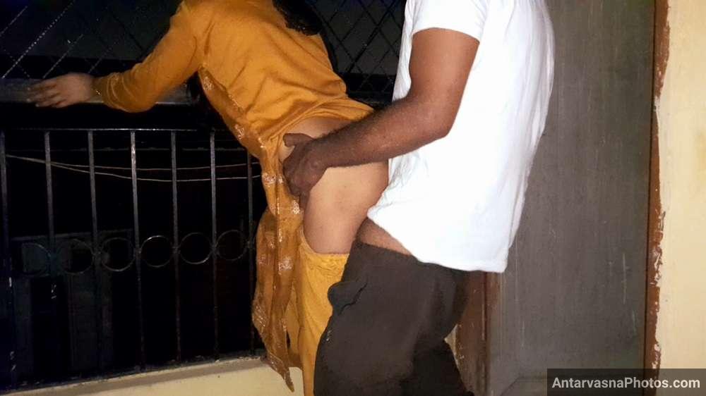 https://www.antarvasnaphotos2.com/wp-content/uploads/2023/03/hot-indian-couple-balcony-sex-pics-5.jpg