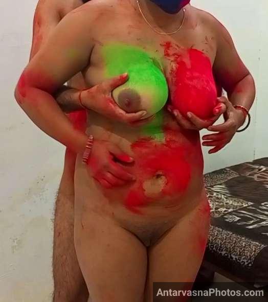 https://www.antarvasnaphotos2.com/wp-content/uploads/2023/04/big-boobs-aunty-holi-sex-pics-3.jpg