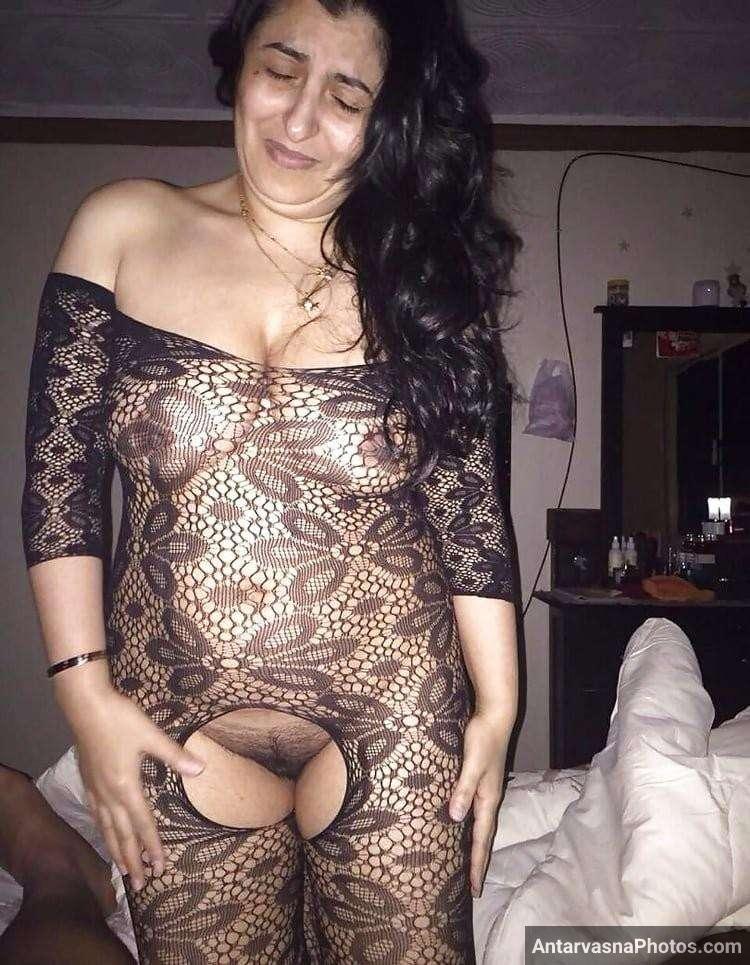 https://www.antarvasnaphotos2.com/wp-content/uploads/2023/05/sexy-punjabi-aunty-hot-photos-3.jpg