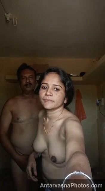 https://www.antarvasnaphotos2.com/wp-content/uploads/2023/06/desi-bhabhi-uncle-hot-sexy-pics-1.jpg