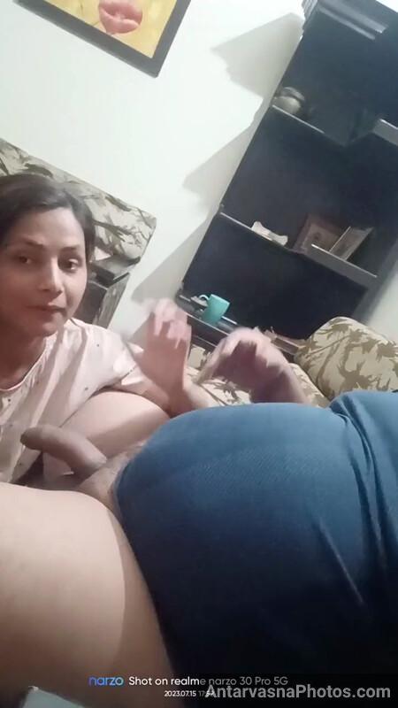 https://www.antarvasnaphotos2.com/wp-content/uploads/2023/07/desi-husband-wife-blowjob-chudai-photos-1.jpg