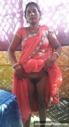 gaanw ki kamwali bhabhi ki hairy chut 1