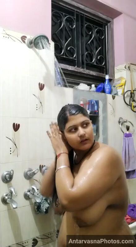 https://www.antarvasnaphotos2.com/wp-content/uploads/2023/12/busty-punjabi-bhabhi-nude-selfies-5.jpg