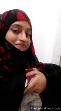 hijab girl shows her hot boobs 5