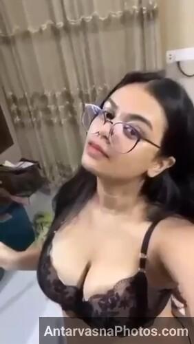 https://www.antarvasnaphotos2.com/wp-content/uploads/2024/02/delhi-sexy-bhabhi-boobs-selfies-3.jpg