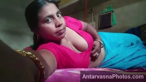 https://www.antarvasnaphotos2.com/wp-content/uploads/2024/02/widhwa-aunty-big-boobs-blouse-selfies-1.jpg